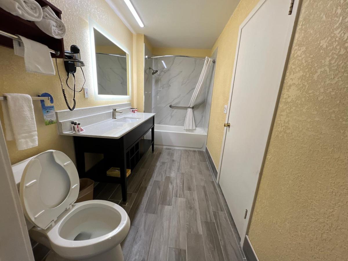 Days Inn By Wyndham Suites Fredericksburg Eksteriør billede
