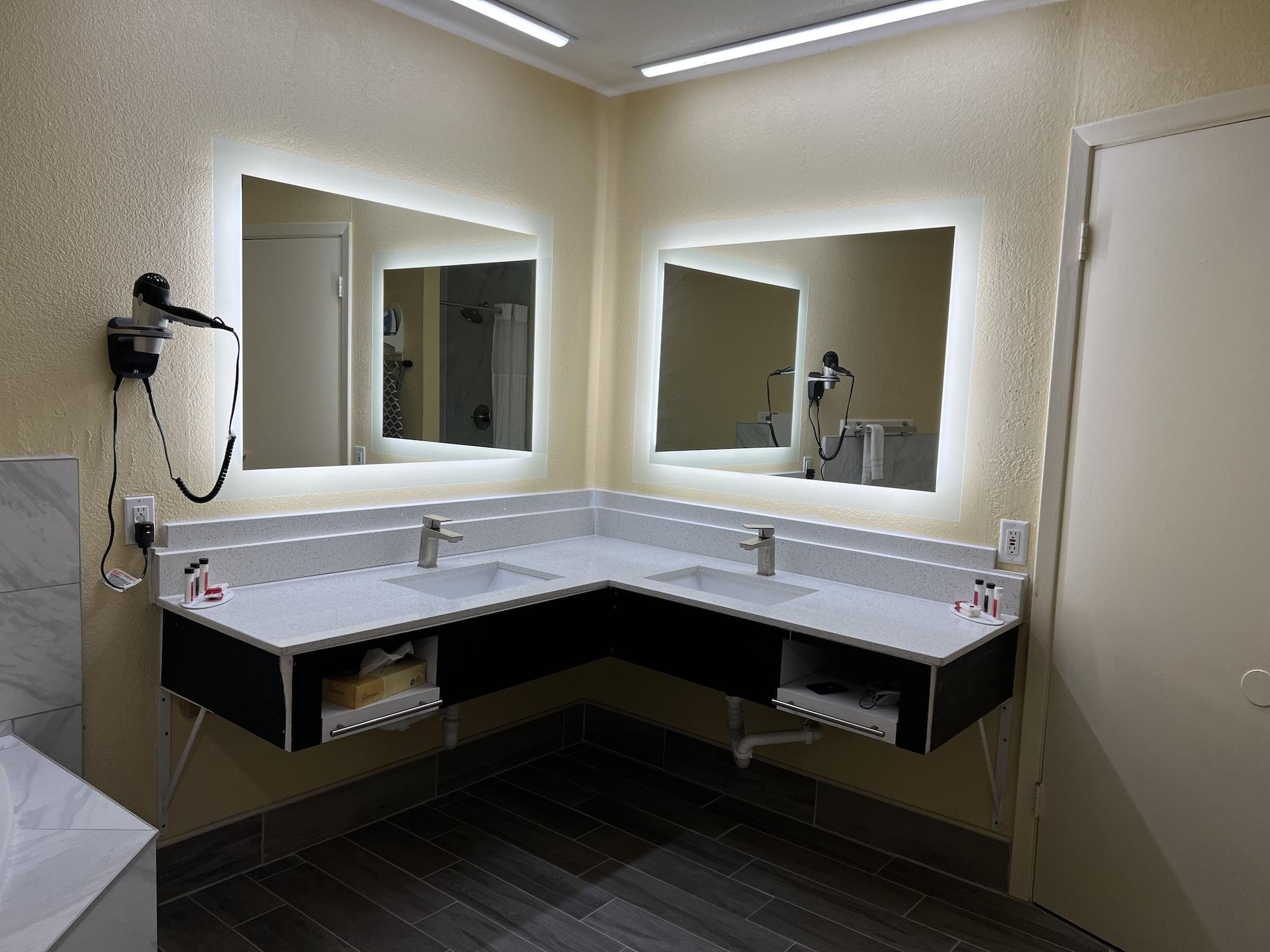 Days Inn By Wyndham Suites Fredericksburg Eksteriør billede