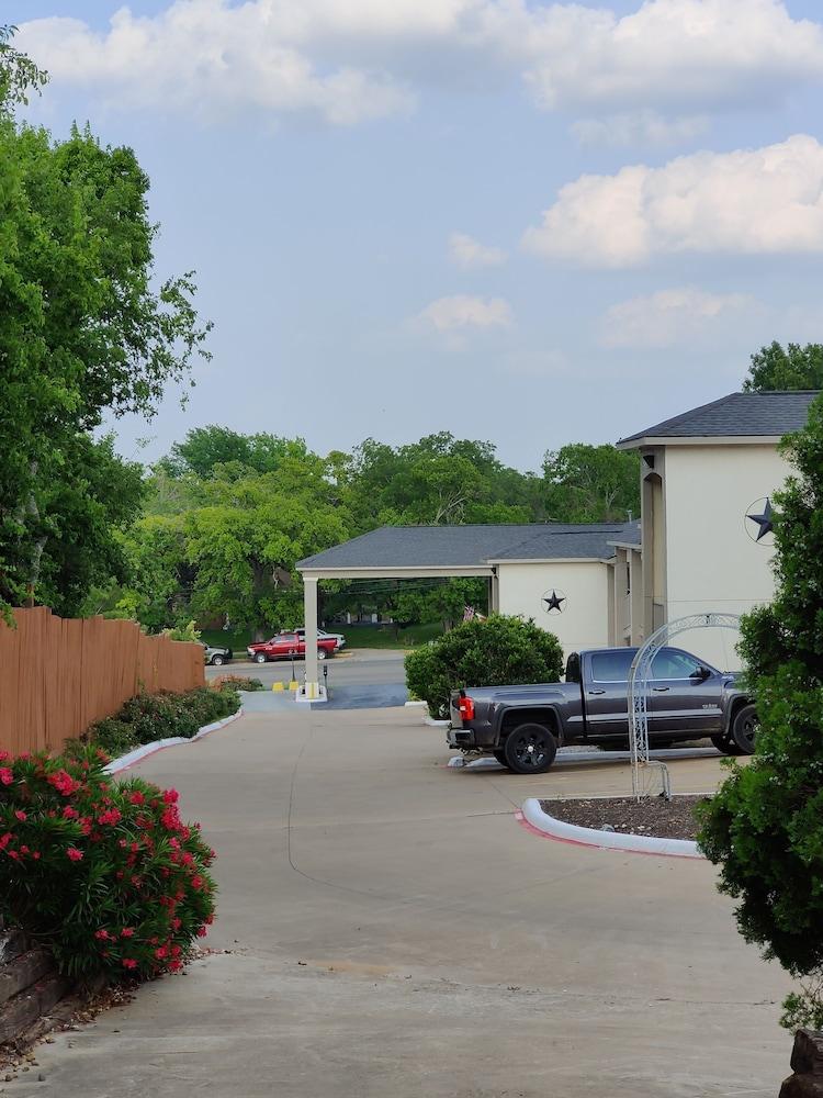 Days Inn By Wyndham Suites Fredericksburg Eksteriør billede