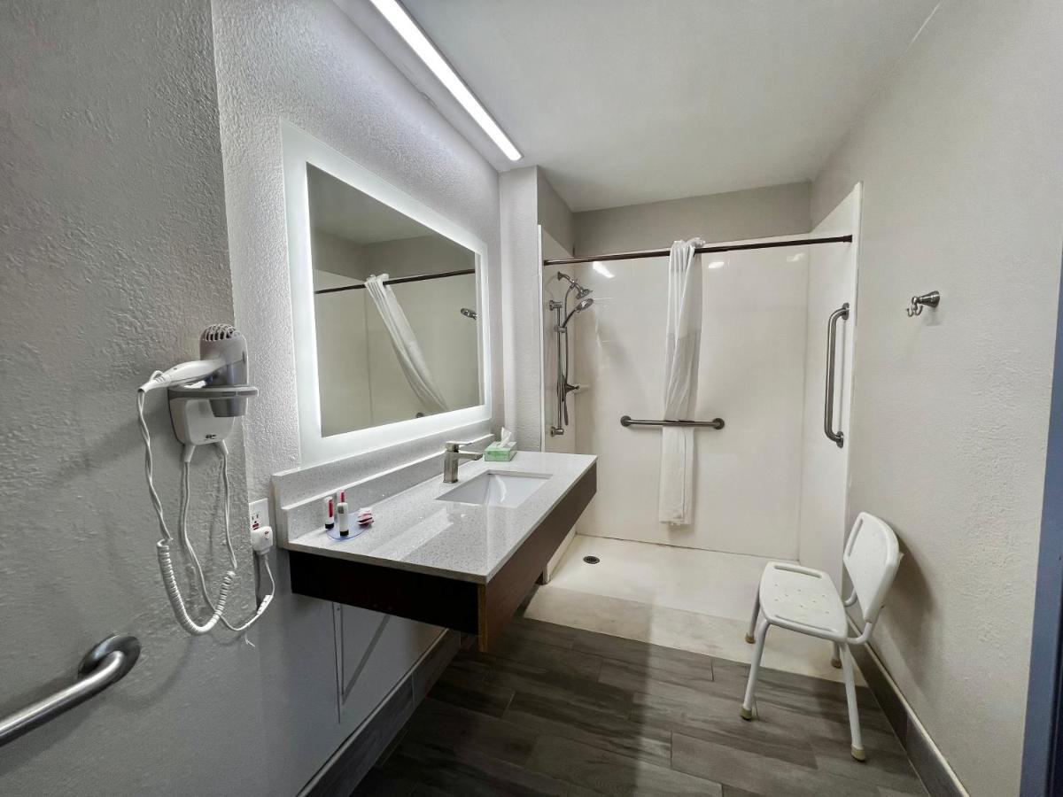 Days Inn By Wyndham Suites Fredericksburg Eksteriør billede