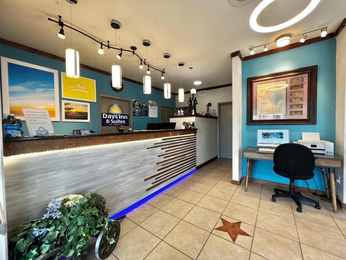 Days Inn By Wyndham Suites Fredericksburg Eksteriør billede