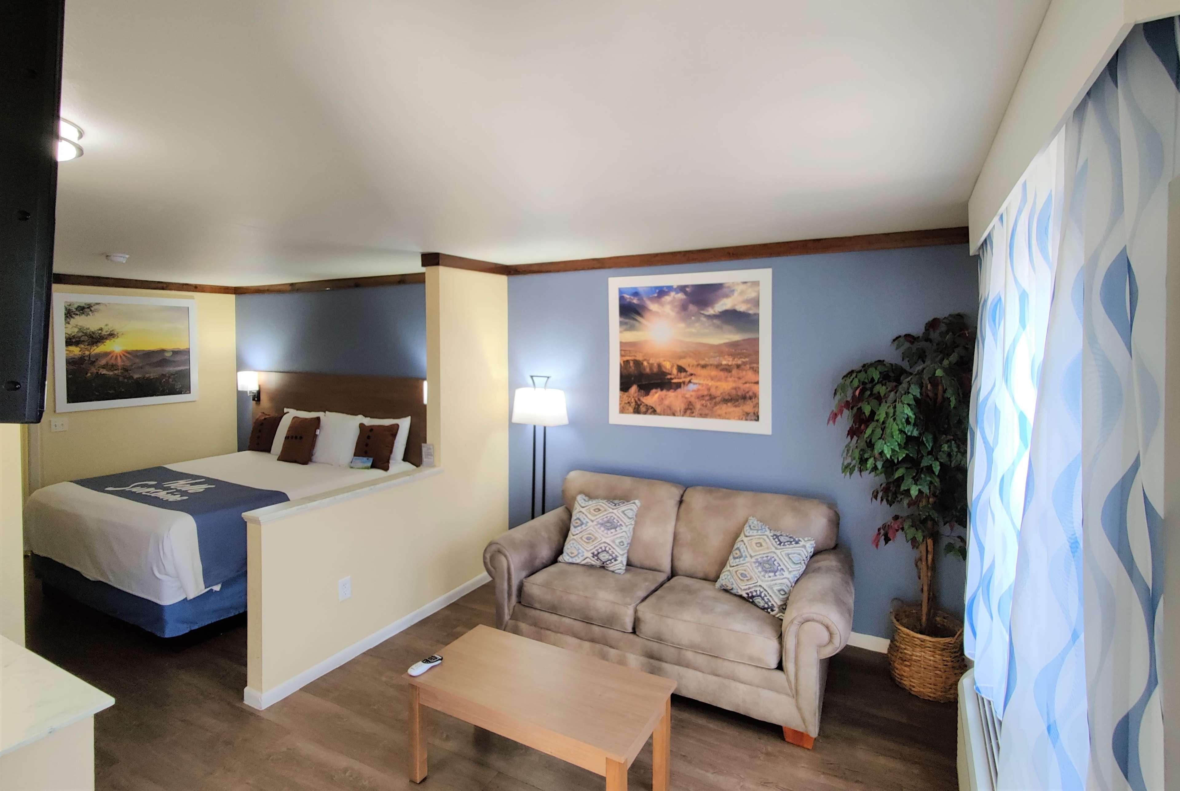 Days Inn By Wyndham Suites Fredericksburg Eksteriør billede