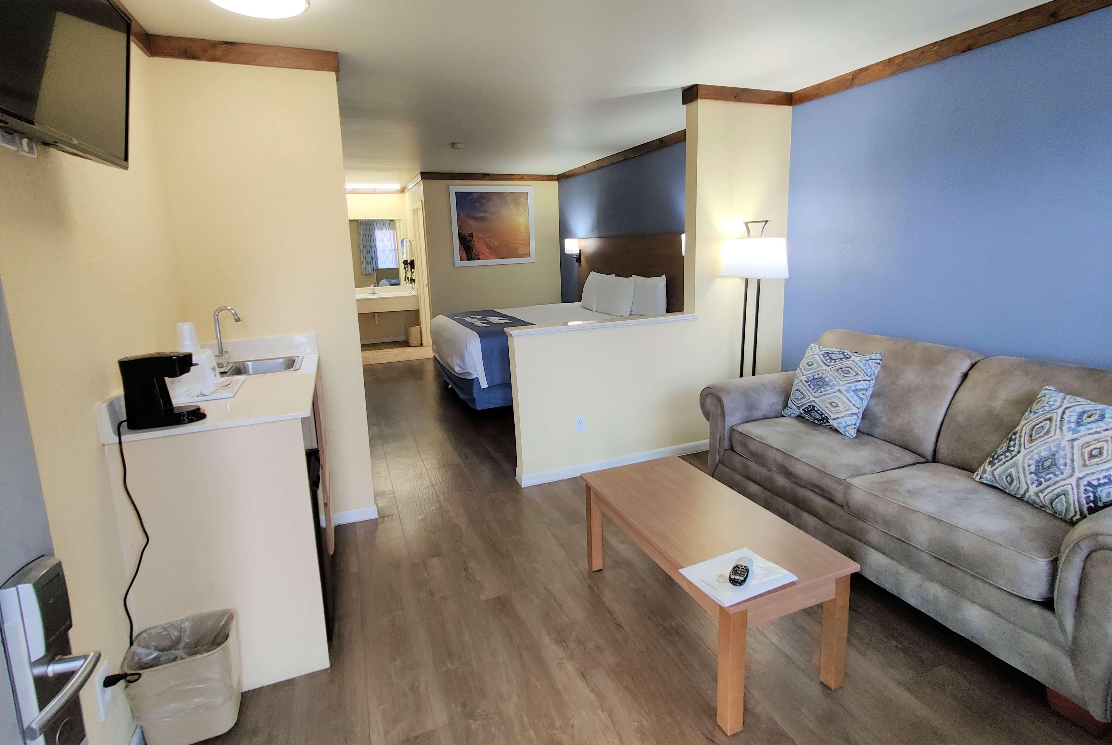 Days Inn By Wyndham Suites Fredericksburg Eksteriør billede