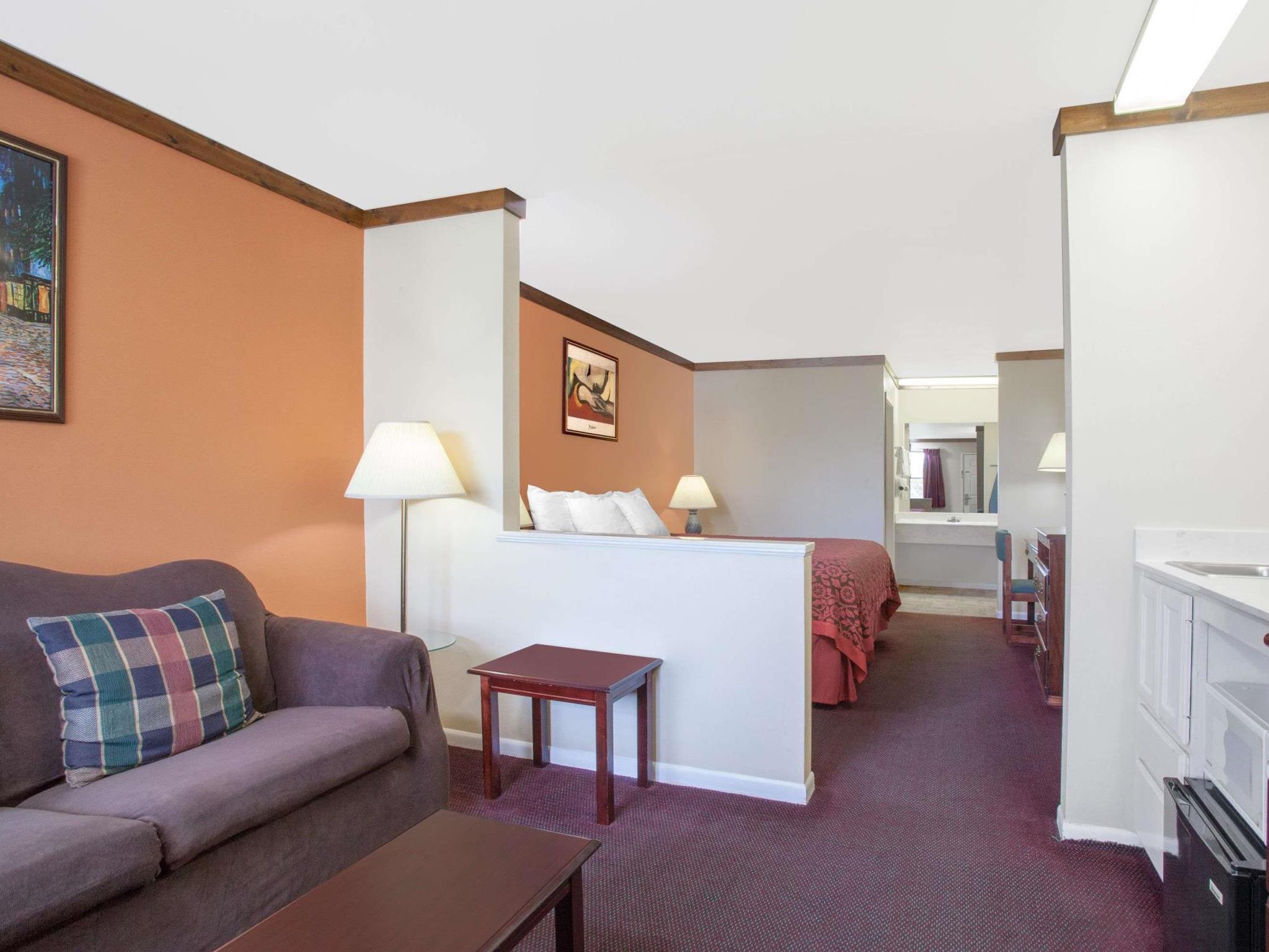 Days Inn By Wyndham Suites Fredericksburg Eksteriør billede