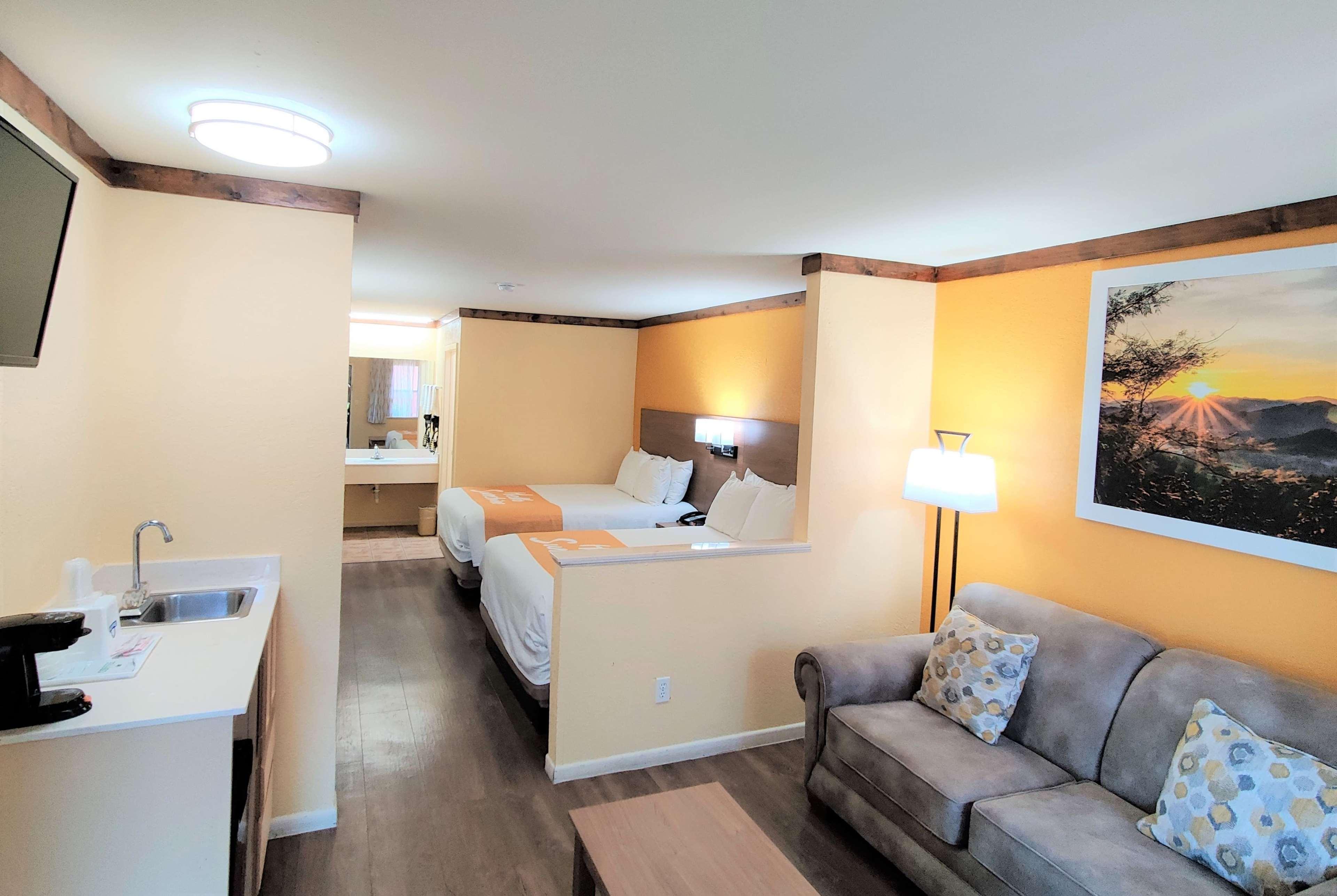 Days Inn By Wyndham Suites Fredericksburg Eksteriør billede