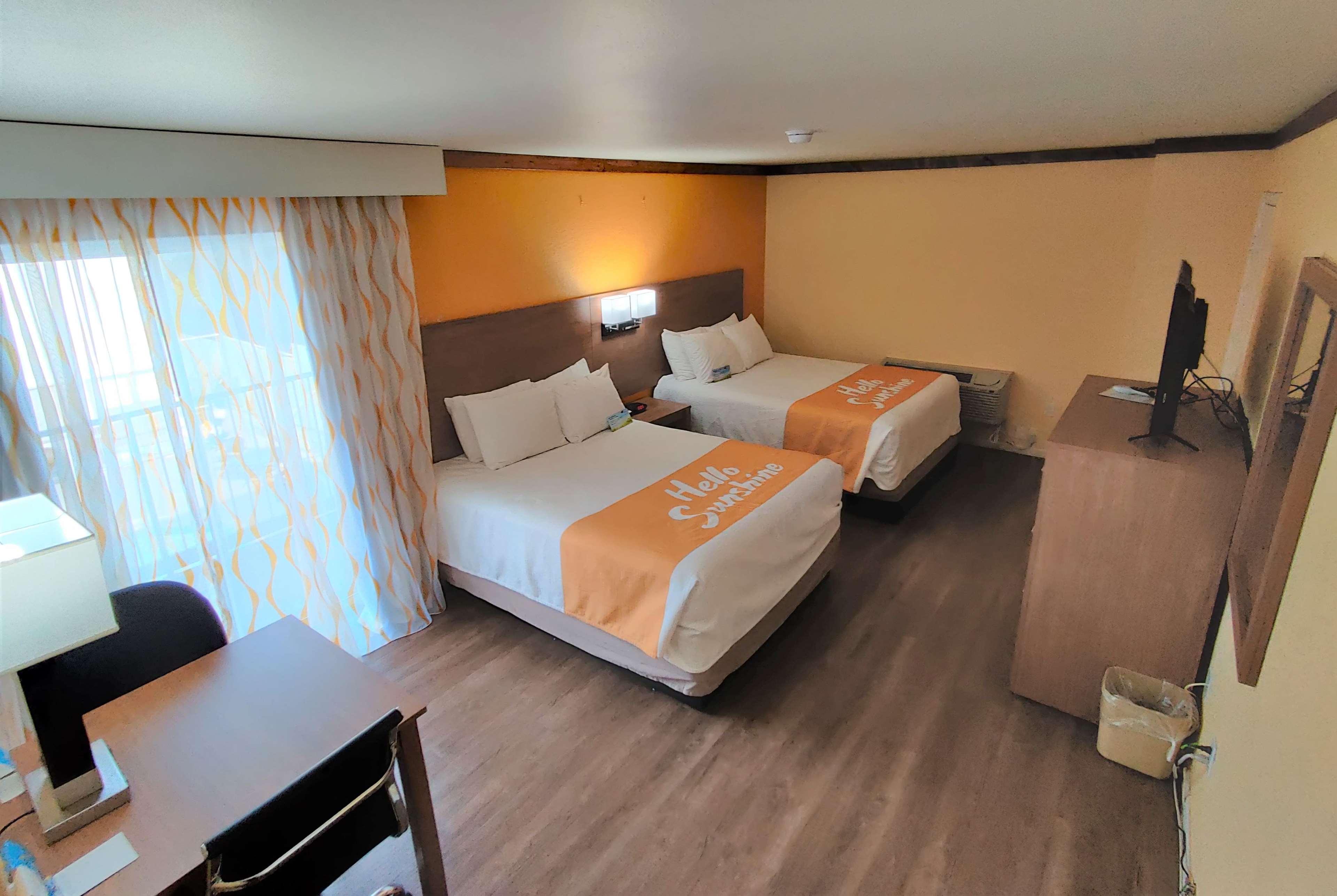 Days Inn By Wyndham Suites Fredericksburg Eksteriør billede