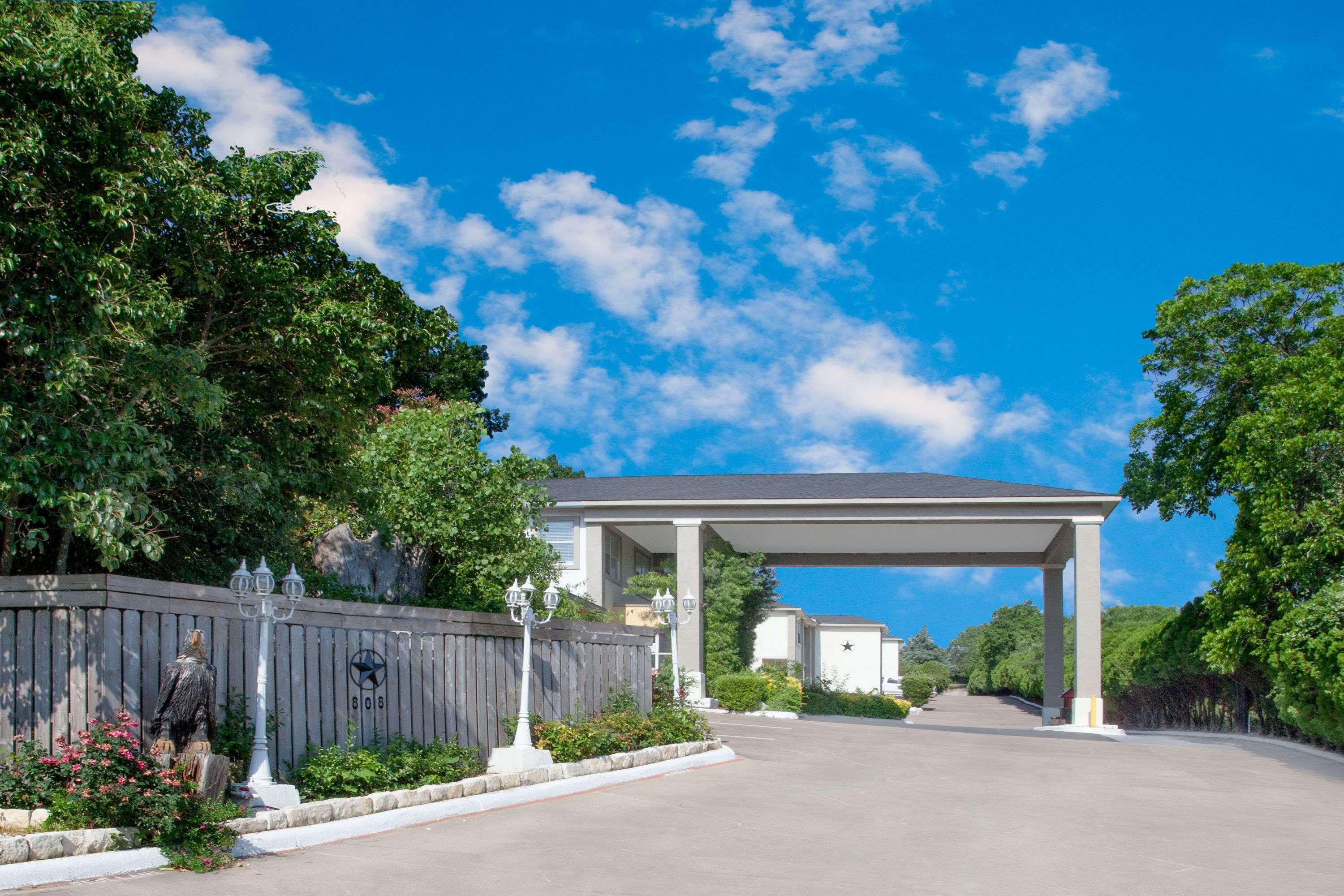 Days Inn By Wyndham Suites Fredericksburg Eksteriør billede