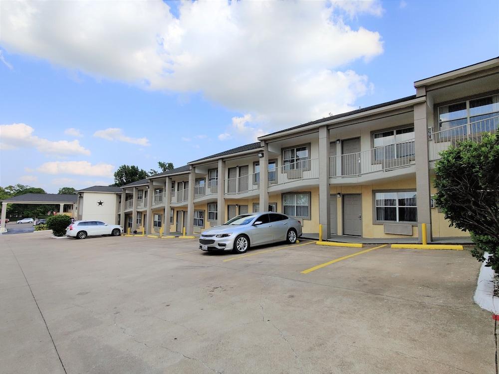Days Inn By Wyndham Suites Fredericksburg Eksteriør billede
