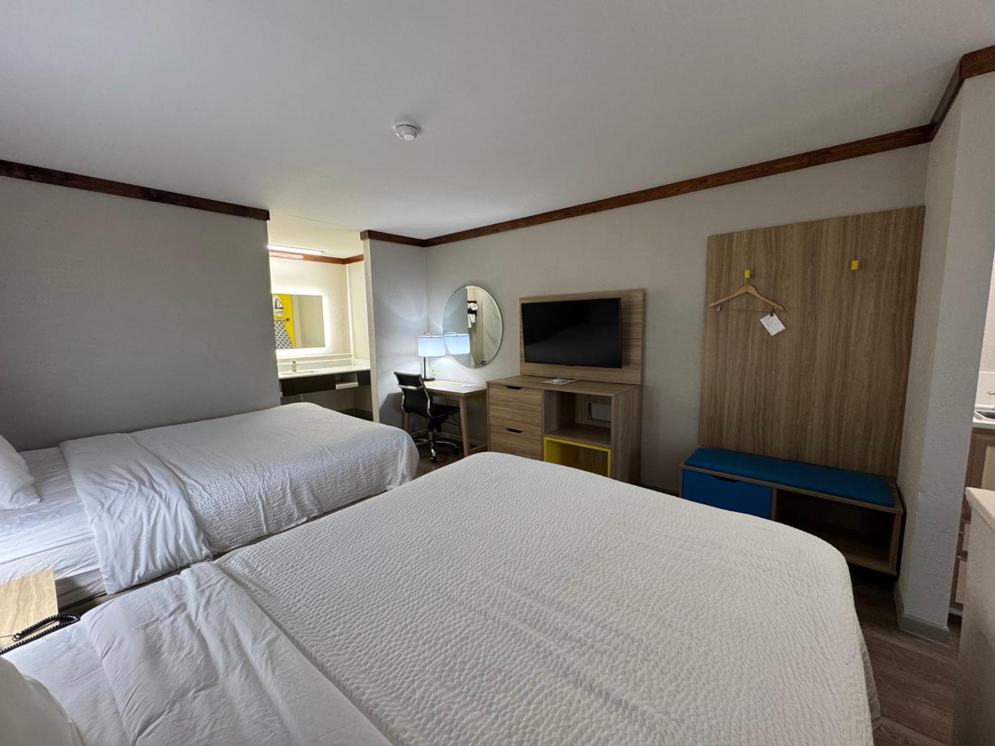 Days Inn By Wyndham Suites Fredericksburg Eksteriør billede