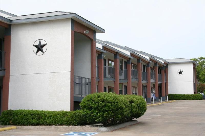 Days Inn By Wyndham Suites Fredericksburg Eksteriør billede