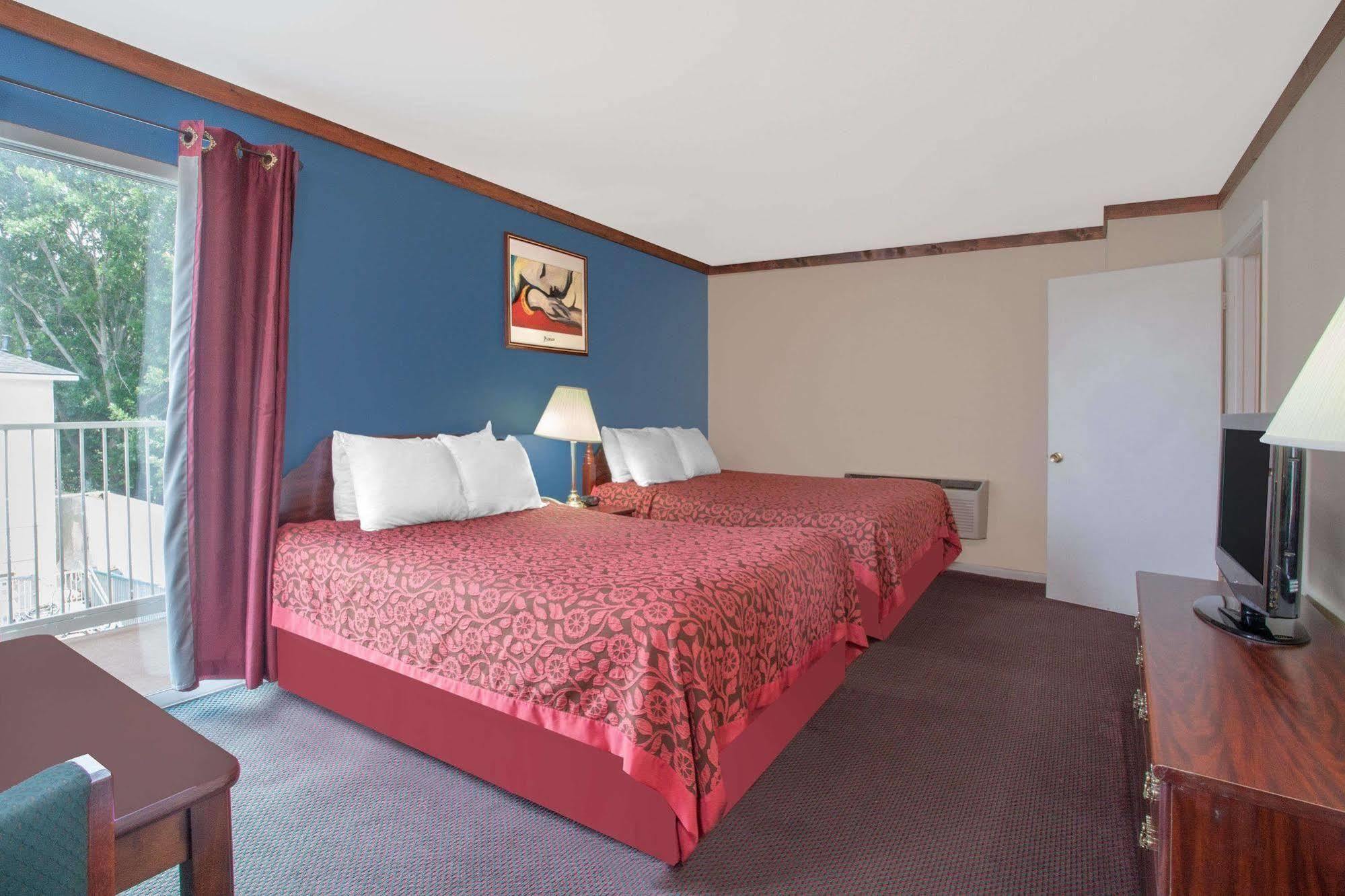 Days Inn By Wyndham Suites Fredericksburg Eksteriør billede